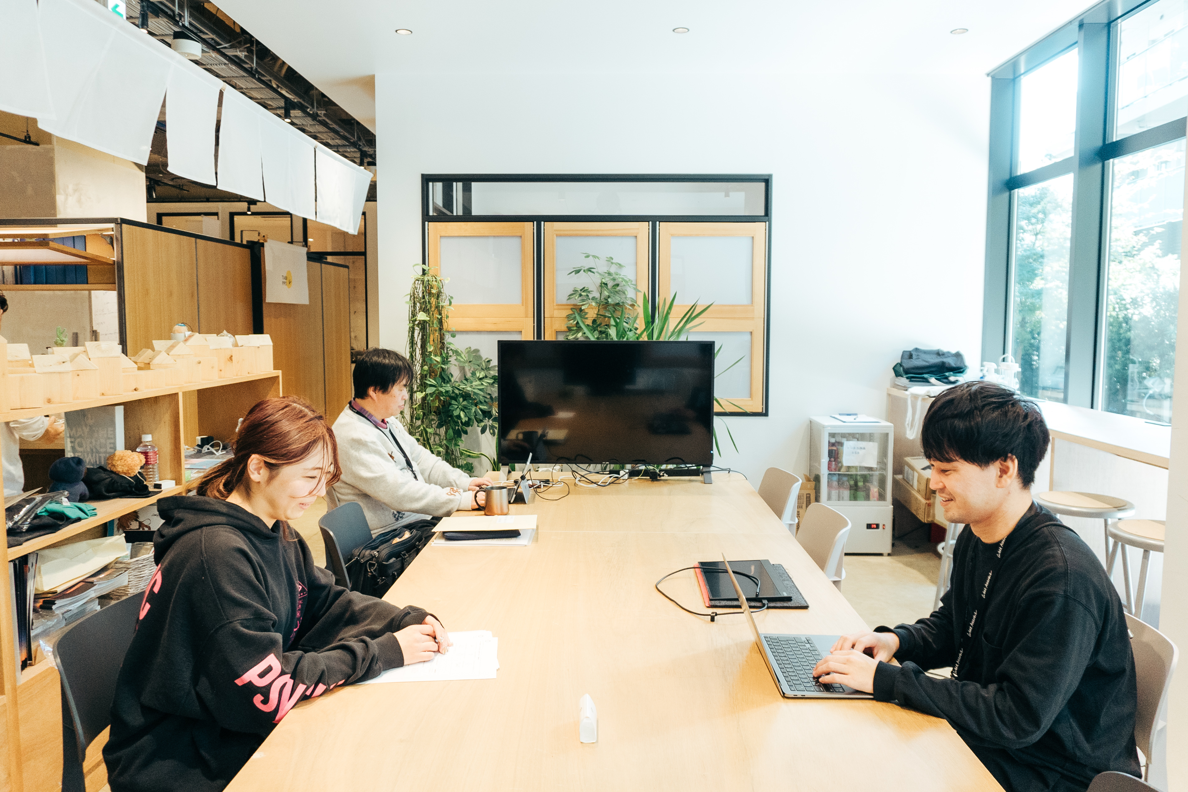 オープン固定席（Dedicated Desks）の写真